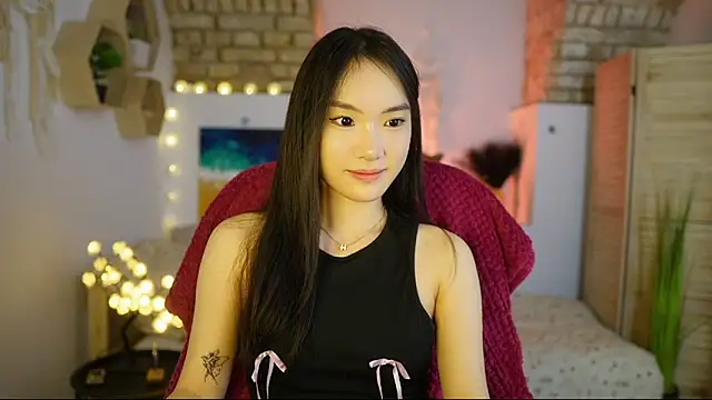 Close up ass spread and stripping - video by Allyah_Sky cam model