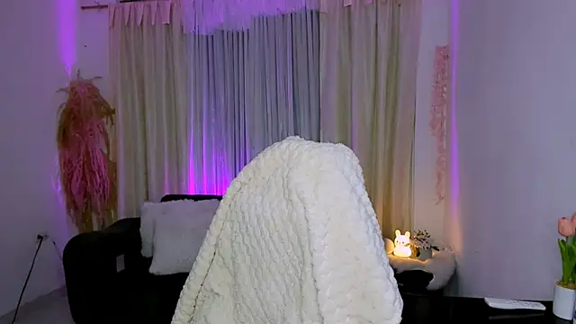 Finger in my ass - video by nilam_valker cam model