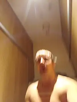 I m working in the public bathroom - clip cu Levarboy model videochat