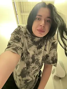 Private Show masturbation in public toilet - فيديو من AlishaOfThorns موديل الكام