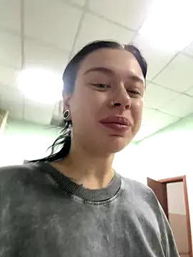 Spying show upskirt - فيديو من AlishaOfThorns موديل الكام