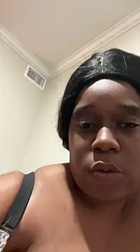 [24 Apr 21:27] Private Show - vídeo de la modelo de cam bigmama_deshayyy