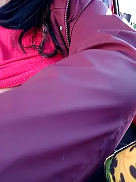 Mi masturbo la figa con un dildo - clip cu CasalingaArrapata model videochat