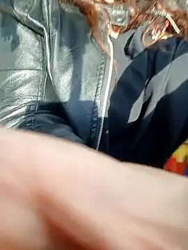 Faccio plin plin in strada - clip cu CasalingaArrapata model videochat