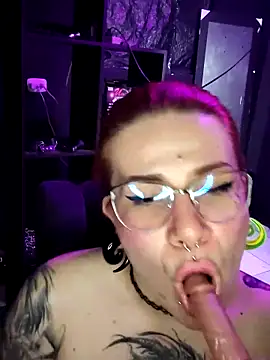 [28 Jul 21:51] Public Show - video di Pandora_9666 modella di cam