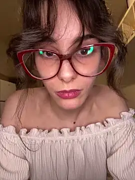 secretary naked - video by Mazzekyn cam model