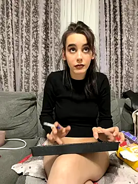 Facesiting finger pussy - video by Mazzekyn cam model