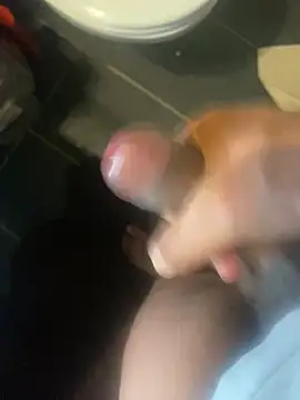 [23 Jun 07:32] Public Show - video by rogerdik76 cam model