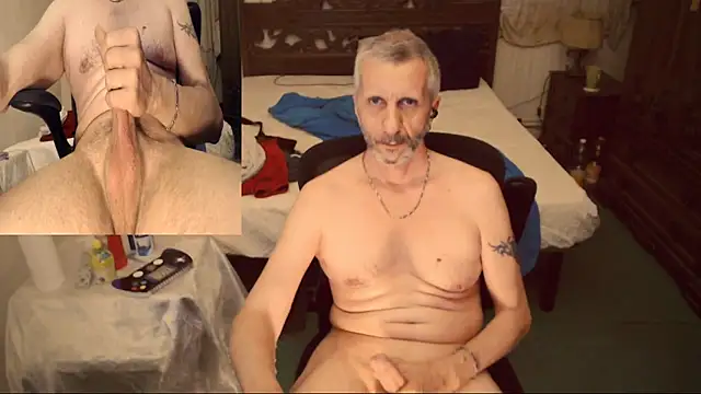 [26 Jun 14:12] Public Show - video by maxdaddy690 cam model