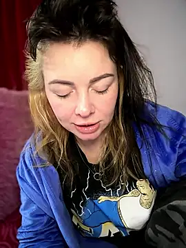 Skully reading [6 Jan 06:22] Public Show - NaughtyFknVeteran 캠 모델의 동영상