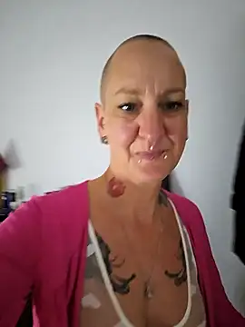 I shave my head (Private Show) - video by Emma_Milf25 cam model