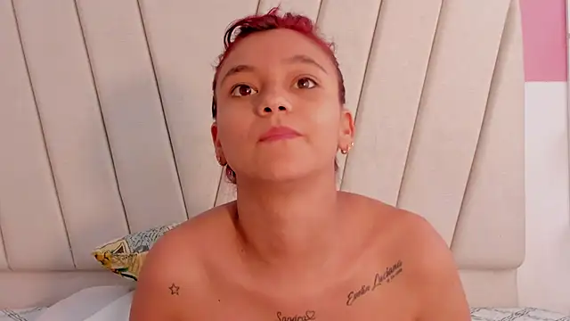 Show drink my milk 😋😋– gime_lara kameramodell videója