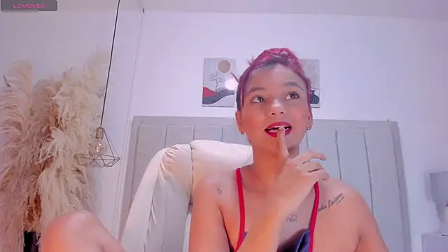 Show tetas leche– gime_lara kameramodell videója