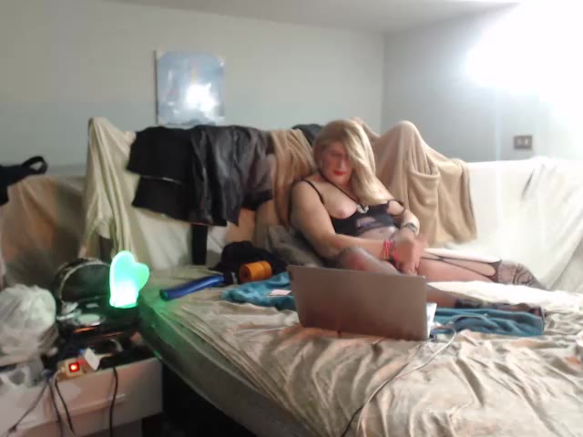 [7 Jan 02:10] Private Show - video av emmex671 cam model