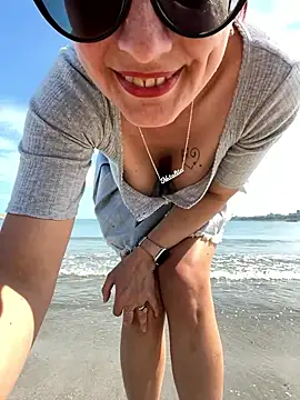 Kitten Frolicking in the Sea - فيديو من NataKitten موديل الكام