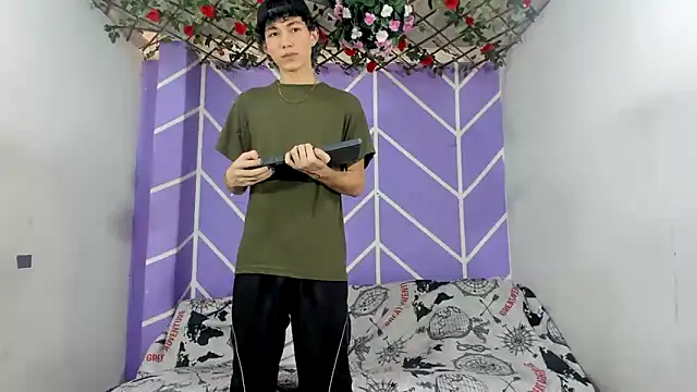 delicious show ass－カメラキャストのMaxxi_hot23の動画