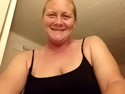 Talking dirty & playing with my tits - video by wetnwildforyou cam model