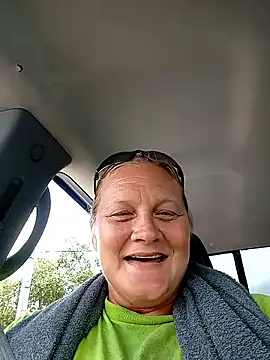 Working it out while working - video by wetnwildforyou cam model