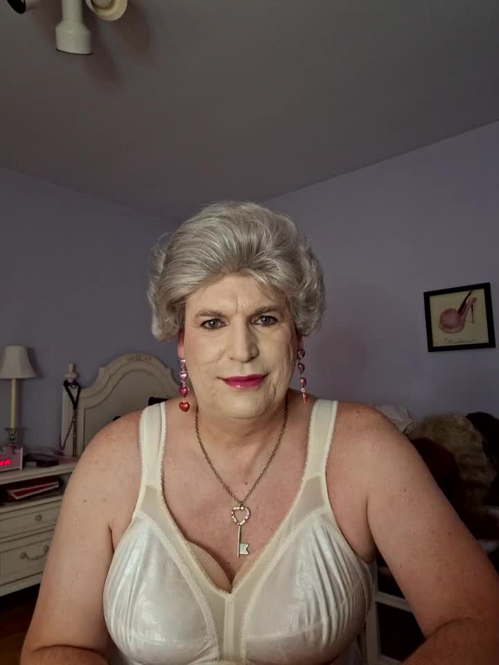 [21 Oct 20:25] Private Show – video modela na kameri Victoriatv1