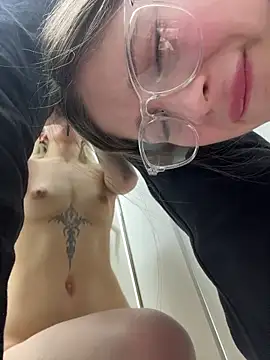 ELLE SUCK COCK — filmik mmelicious, modela(-lki) na kamerkach