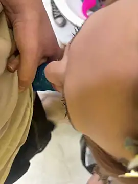 ZOE suck stranger’s dick