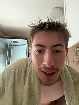 Im Badezimmer Teil 2 🔥🔥🛁🛁 - video van VelvetRagottiOG cam-model