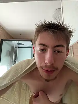 Im Badezimmer Teil 3 🔥🔥🛁🛁 - video van VelvetRagottiOG cam-model