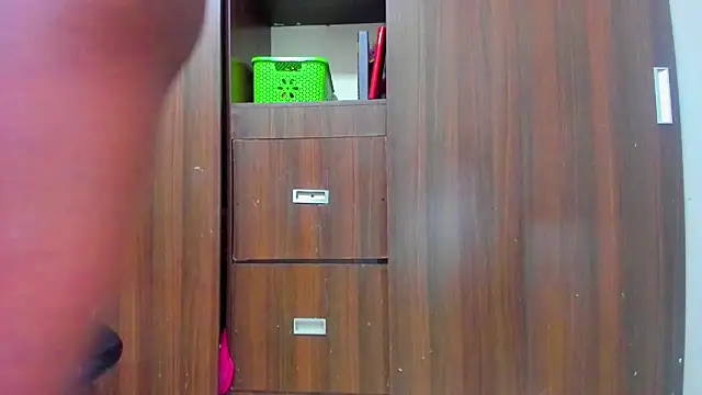 I masturbate and lick my own cock