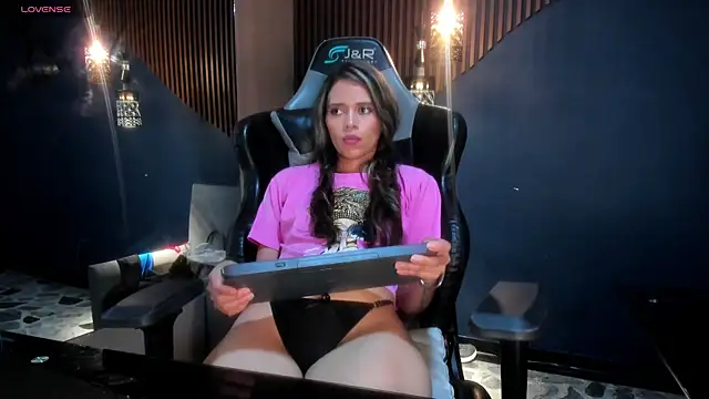 Bigpussylips - video by LiliJensen cam model