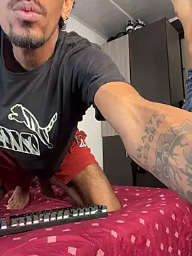 SANTIGO COMES FOR A VISIT AND ENDS UP WITH MIGUEL'S COCK INSIDE - Vídeo de Miguel_bigcock, modelo de vídeos