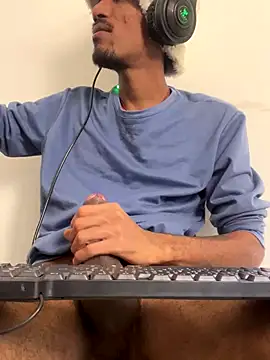 MIGULE MASTURBATES IN A HOT CONVERSATION