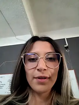 [6 Mar 11:25] Private Show - Isabella_Varella 캠 모델의 동영상