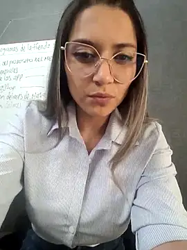 [21 Mar 11:30] Private Show - Isabella_Varella 캠 모델의 동영상