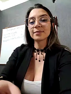 [28 Mar 09:37] Private Show - Isabella_Varella 캠 모델의 동영상