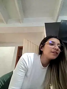 [28 Apr 13:44] Spy Show - Isabella_Varella 캠 모델의 동영상