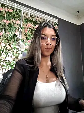 [7 May 10:58] Private Show - Isabella_Varella 캠 모델의 동영상