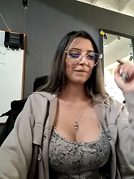 [14 May 13:29] Spy Show - Isabella_Varella 캠 모델의 동영상