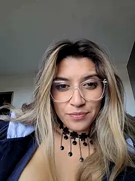 [30 Jun 15:07] Private Show - Isabella_Varella 캠 모델의 동영상