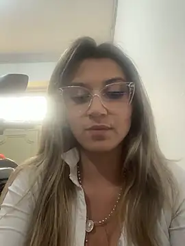 [1 Sep 16:37] Private Show - Isabella_Varella 캠 모델의 동영상