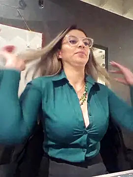 [10 Sep 13:13] Private Show - Isabella_Varella 캠 모델의 동영상