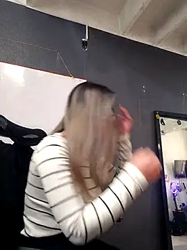 [15 Oct 10:38] Private Show - Isabella_Varella 캠 모델의 동영상