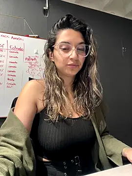 [17 Nov 07:38] Private Show - Isabella_Varella 캠 모델의 동영상