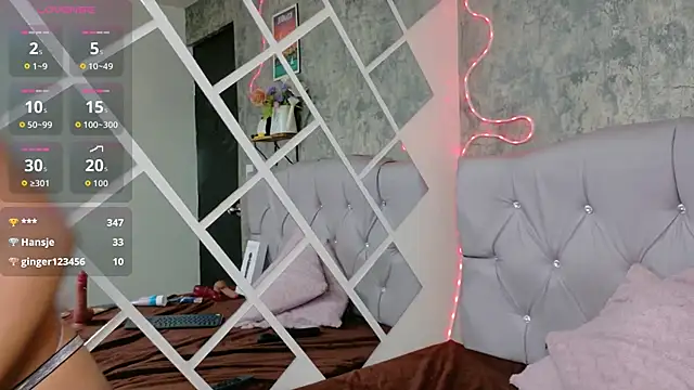 SEXY SUCK AND PLAY FEETS - vidéo du modèle de showcams Devil_AliceXo