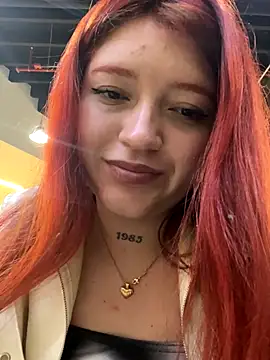 fucked in the bathroom of the shopping center - video di Karina_Leon modella di cam