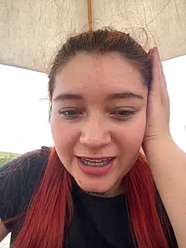 Show too outside 🤪 - Vídeo de Karina_Leon, modelo de vídeos