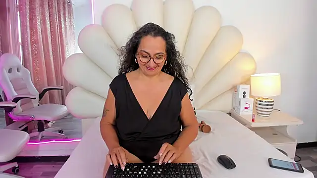 Fuck Me Deep Slowly And Horny👿🍑– AlessandraLeroy kameramodell videója