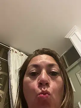 showing off my big tits and shaking my big ass💦