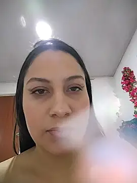 Exploit squirts - video by esmeralda_jadees cam model