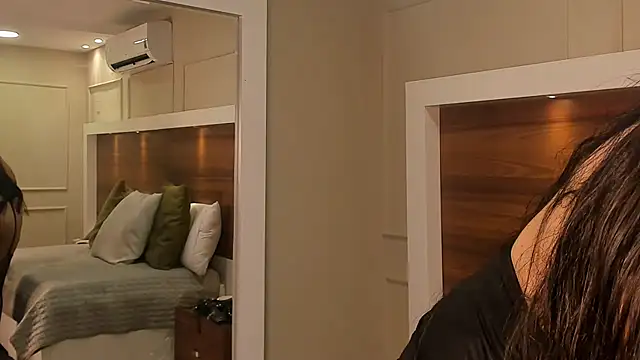 A long Time Playing with my Dildo - vidéo du modèle de showcams AriadnaHarper