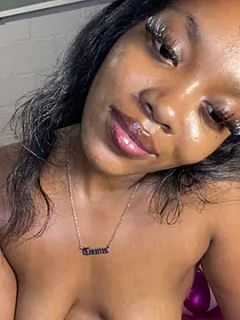 [28 Apr 22:41] Coochie so tight😫😭💦 - video by Sweetpink_5 cam model